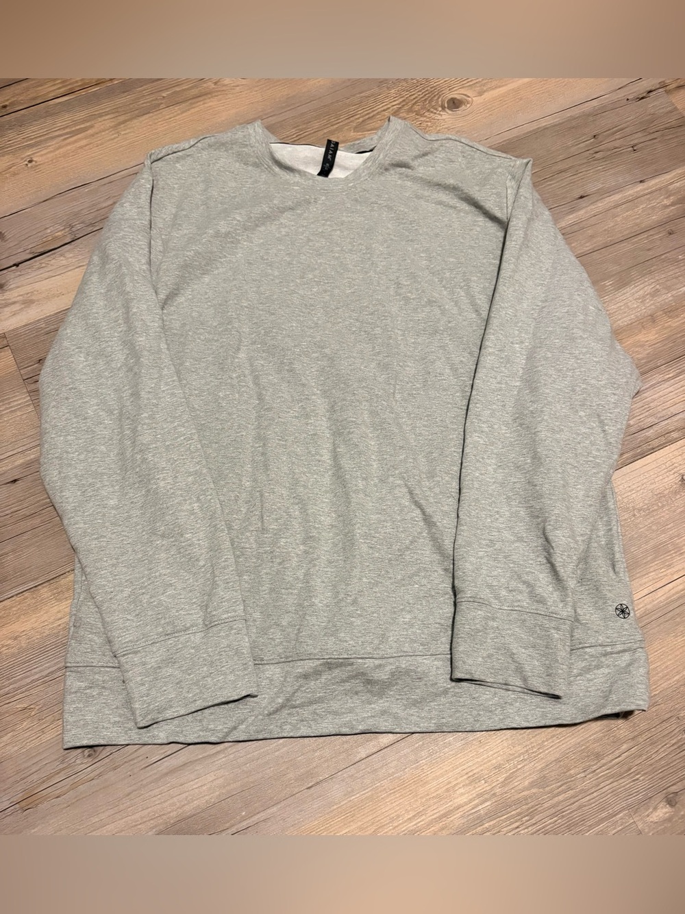 Gaiam crewneck sweatshirt with pockets XL grey great condition